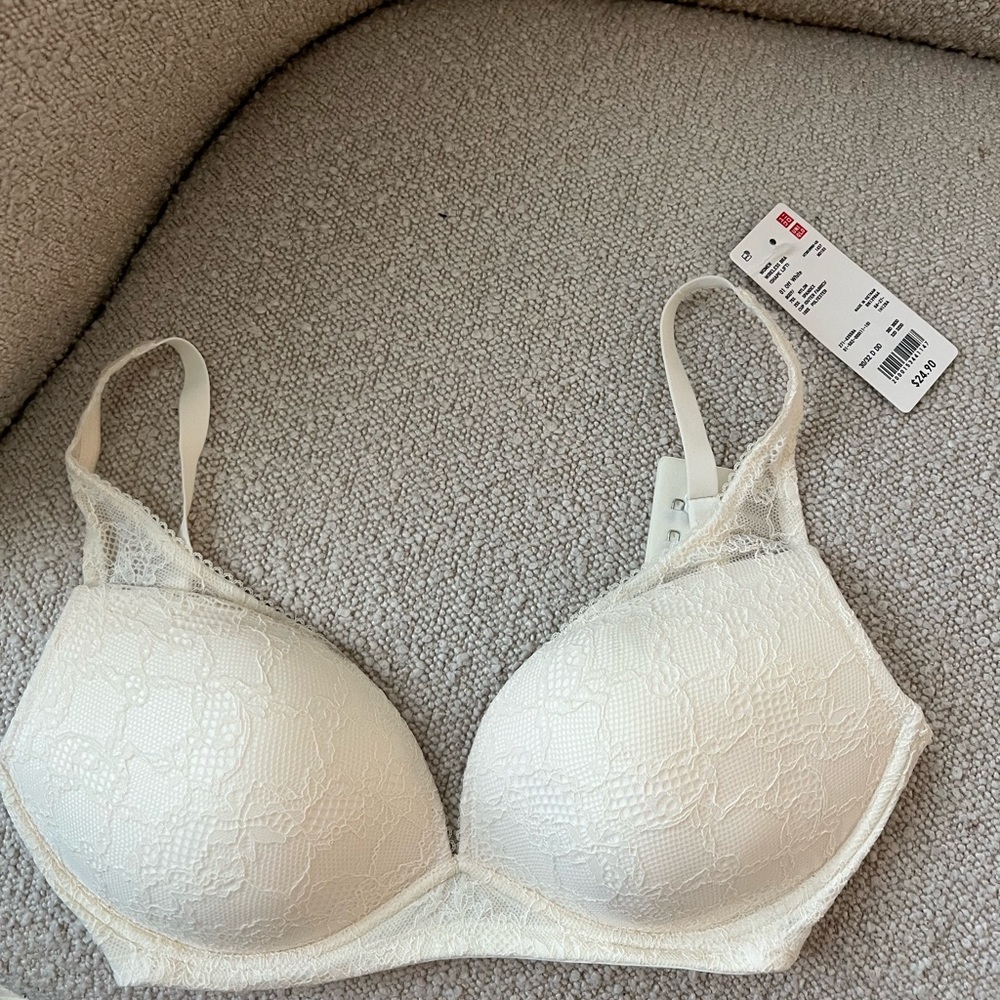 Uniqlo Women’s Wireless Bra Shape Life in Off White, 32DD, NWT